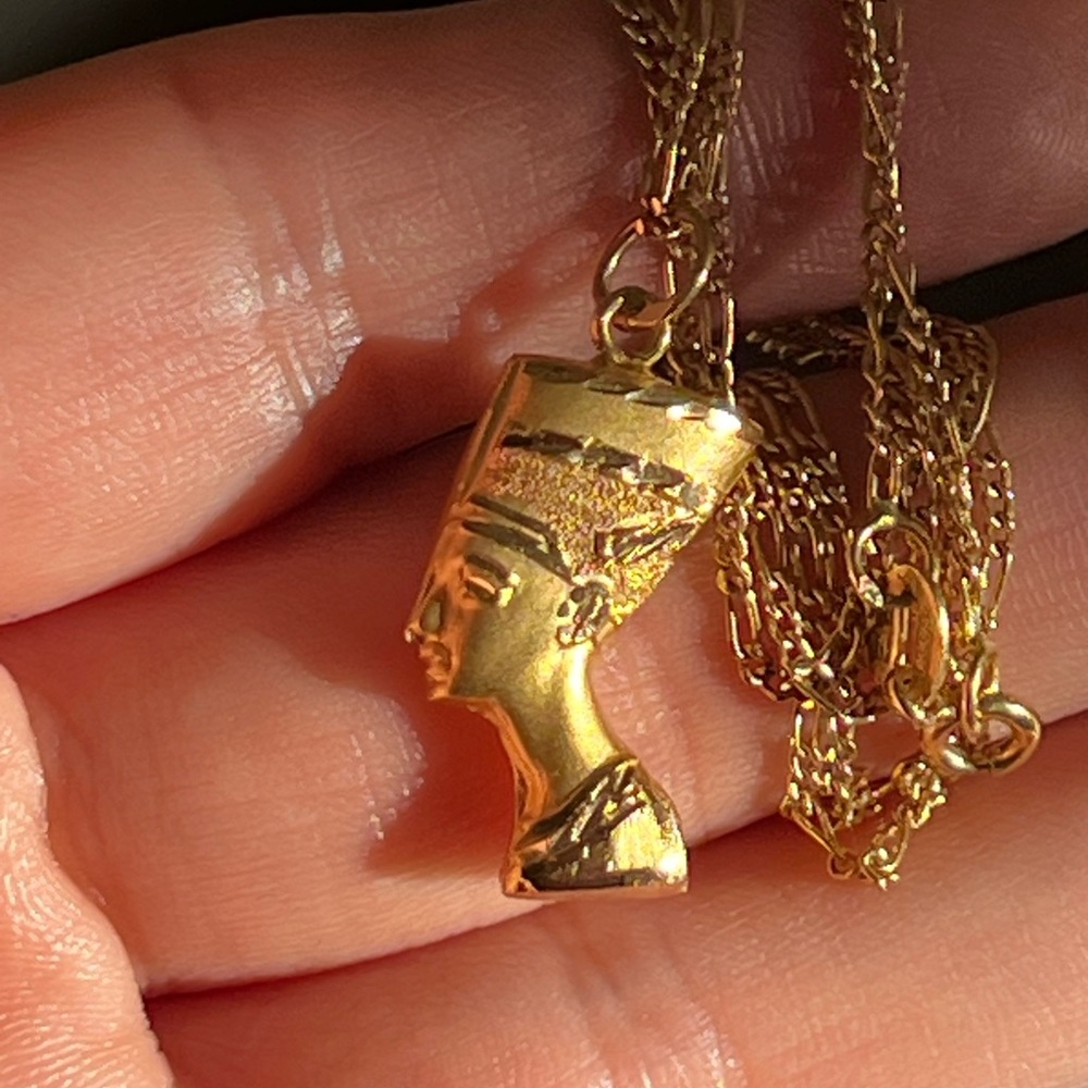 18k gold Egyptian Queen 3-D,Double Sided necklace - Picture 13 of 15